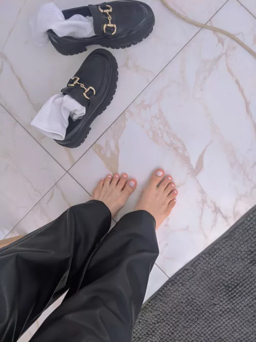 What drives you crazy more,dirty feet or clean?