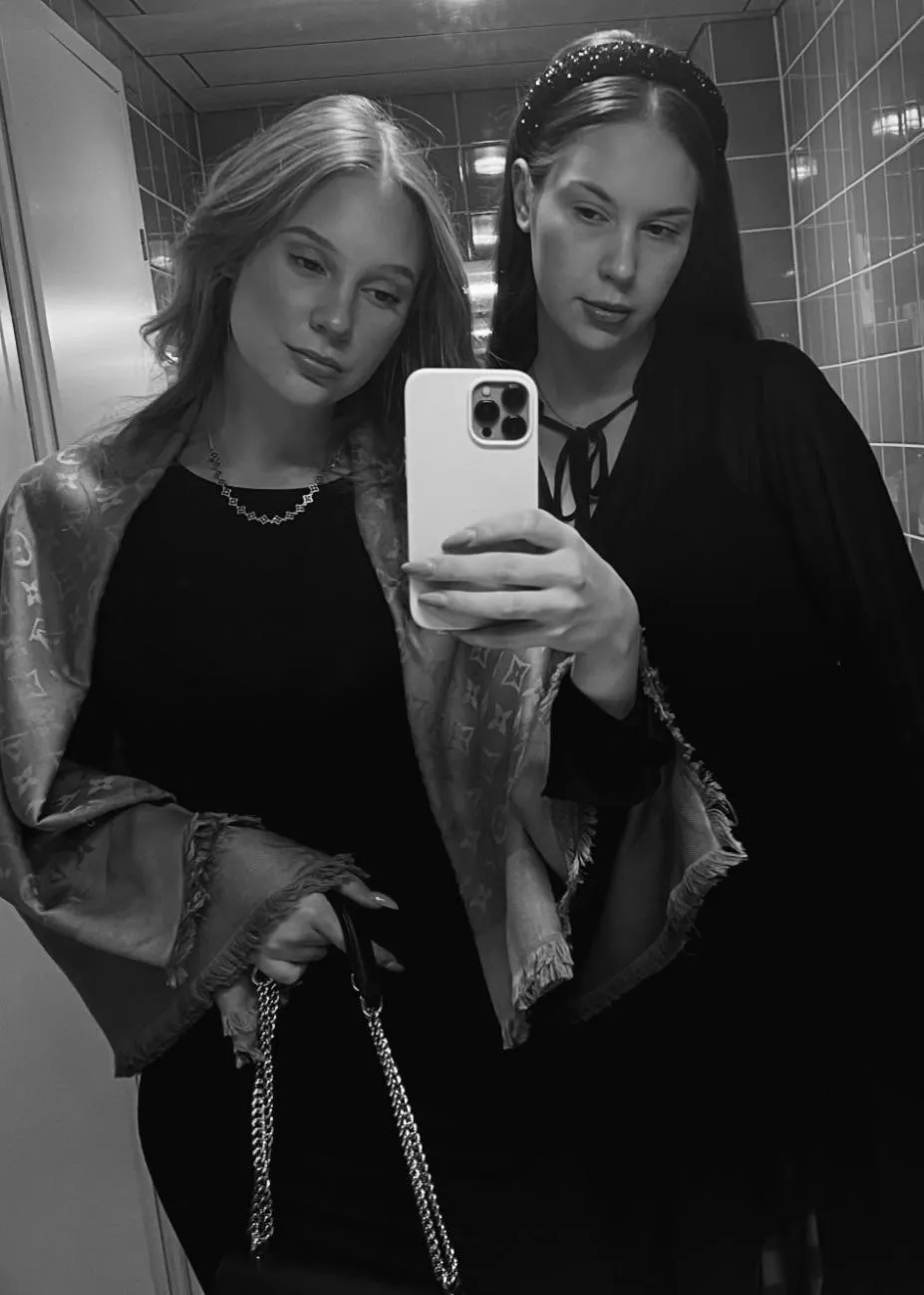 Wich sister u take [2]