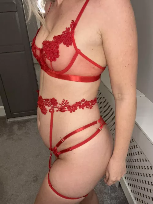 Would you fuck a pregnant mommy