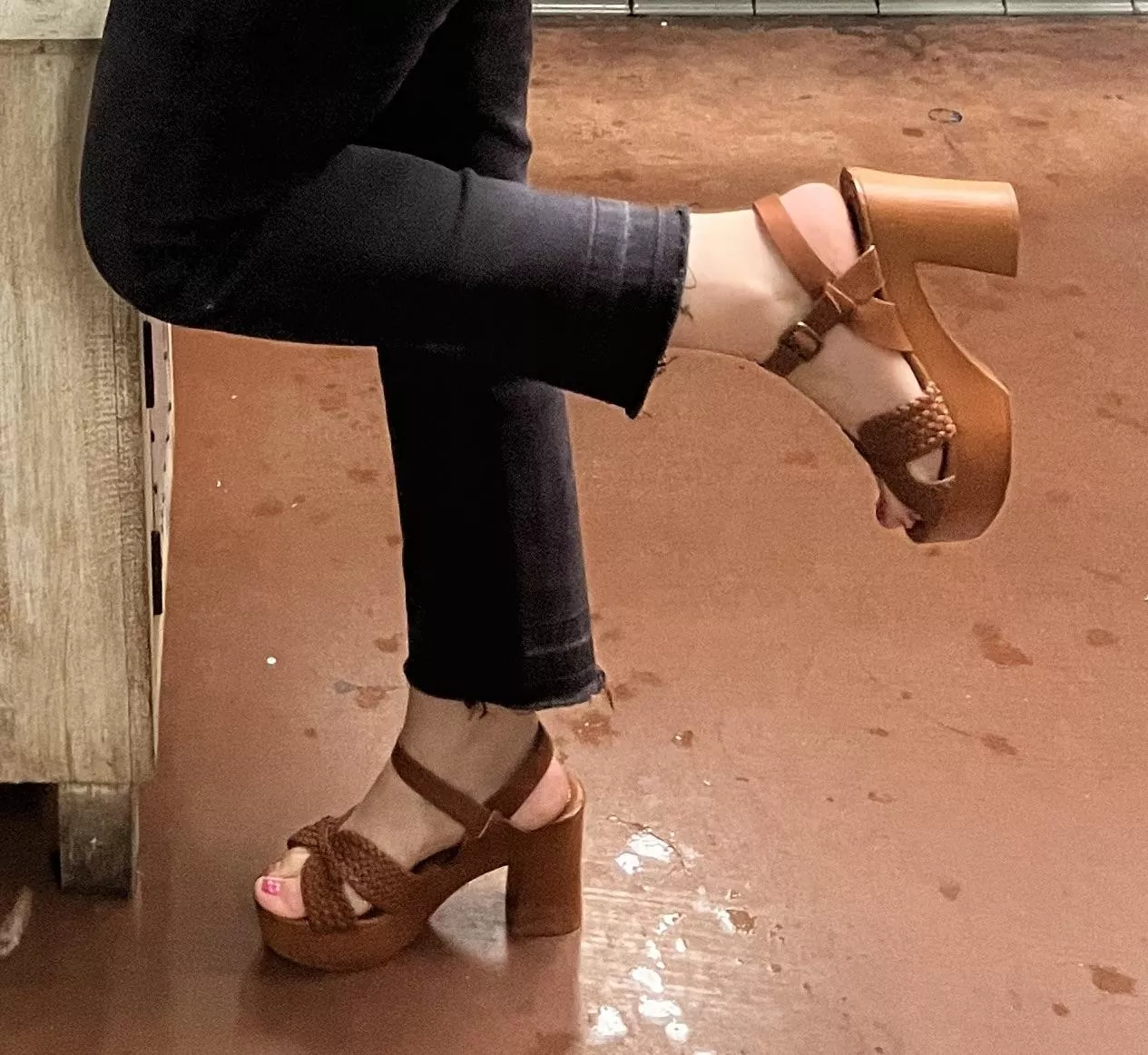 19f loves wearing heels