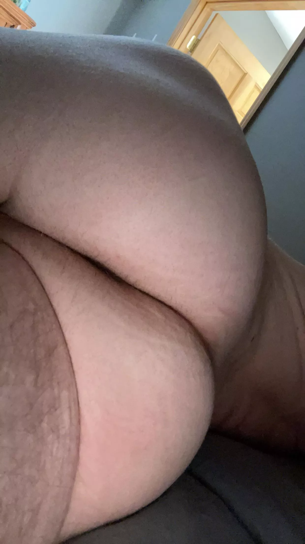 21 bottom looking for big bbc with abs close to my age snap- pharper974