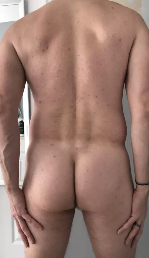 [32] about me: I’m straight, married, and fantasize about my ass being worshipped.