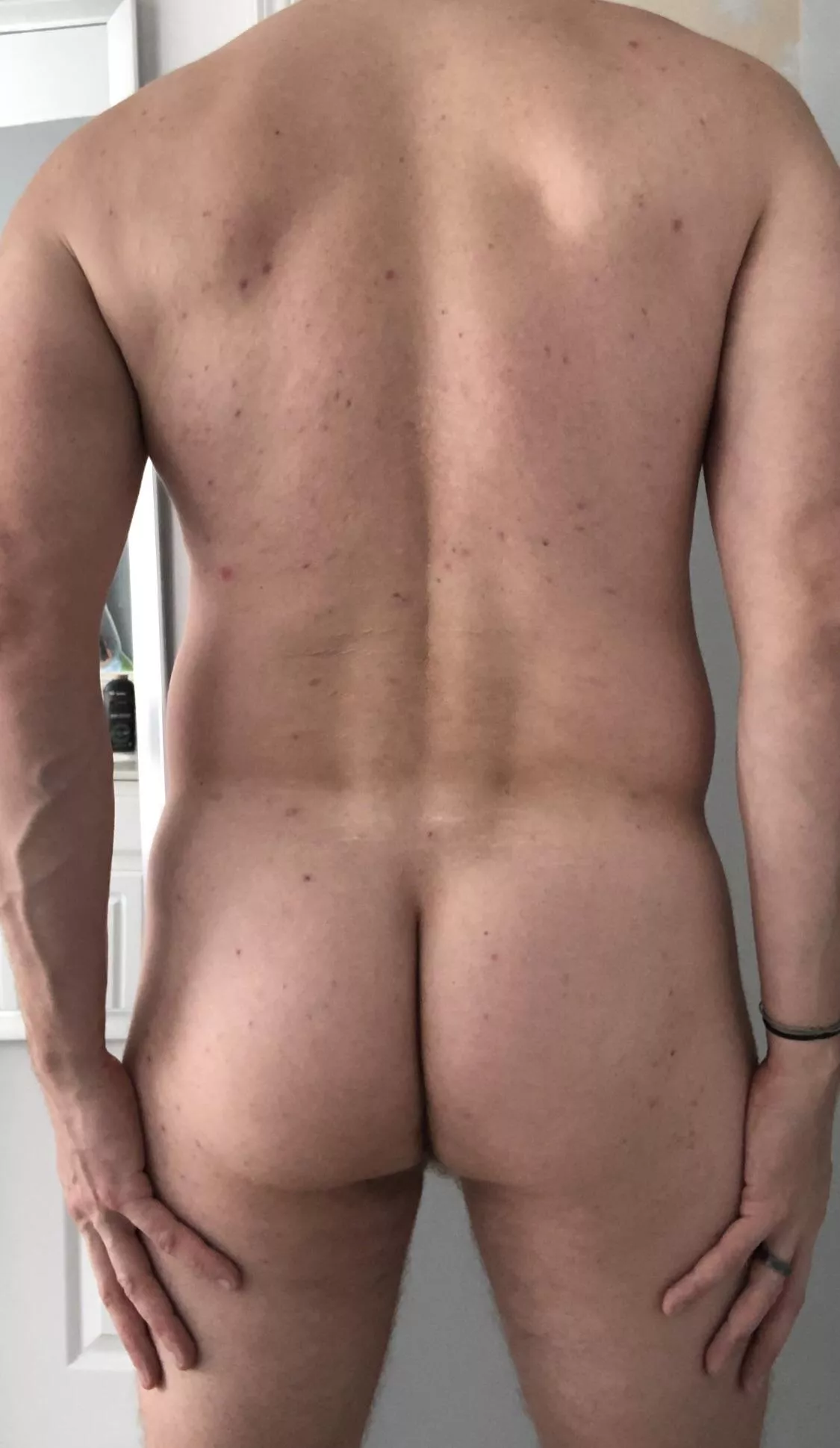 [32] about me: I’m straight, married, and fantasize about my ass being worshipped.