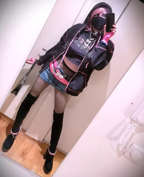 A little more casual, steetwear style look 😎