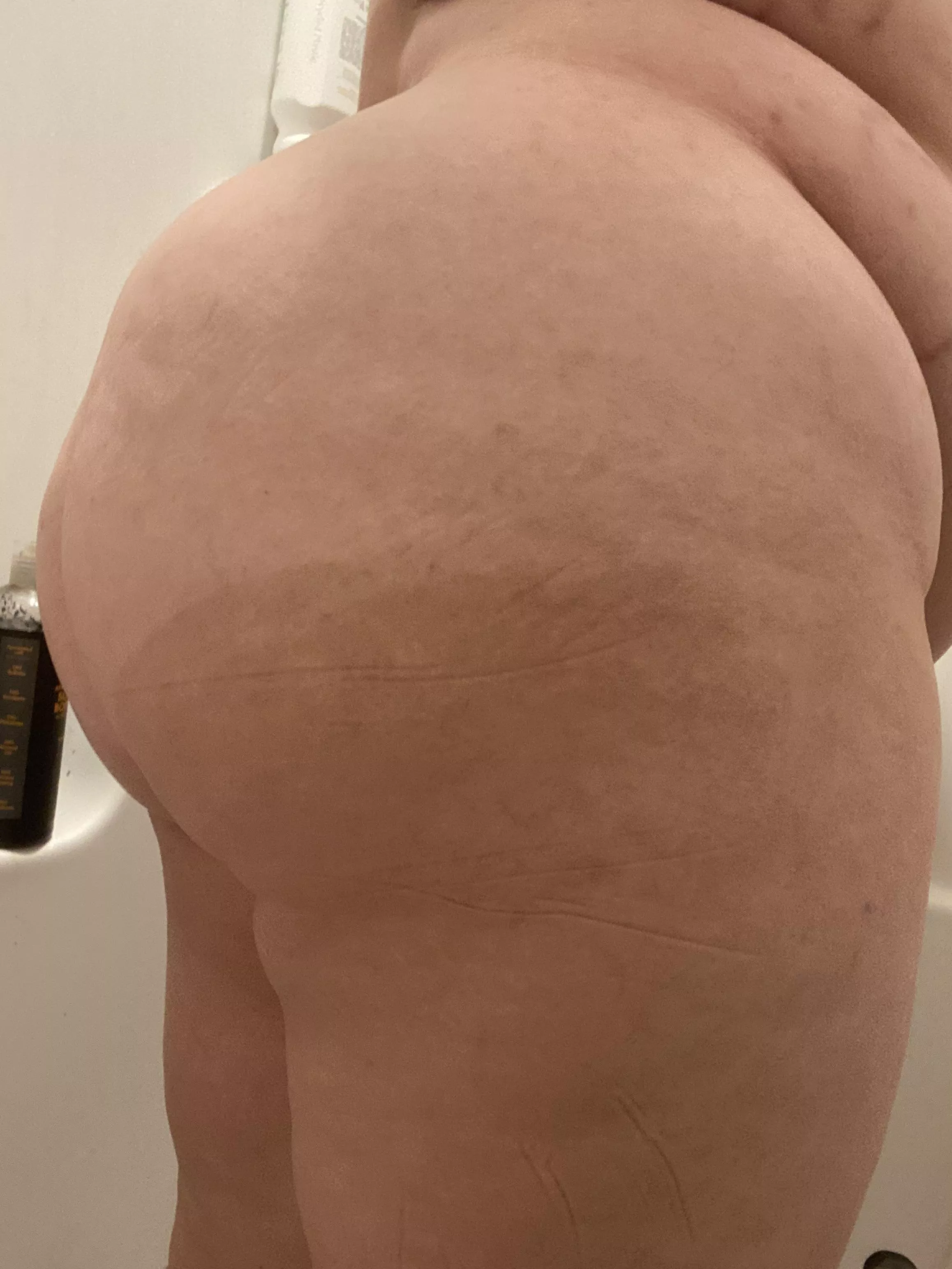 Don’t mind the tanline