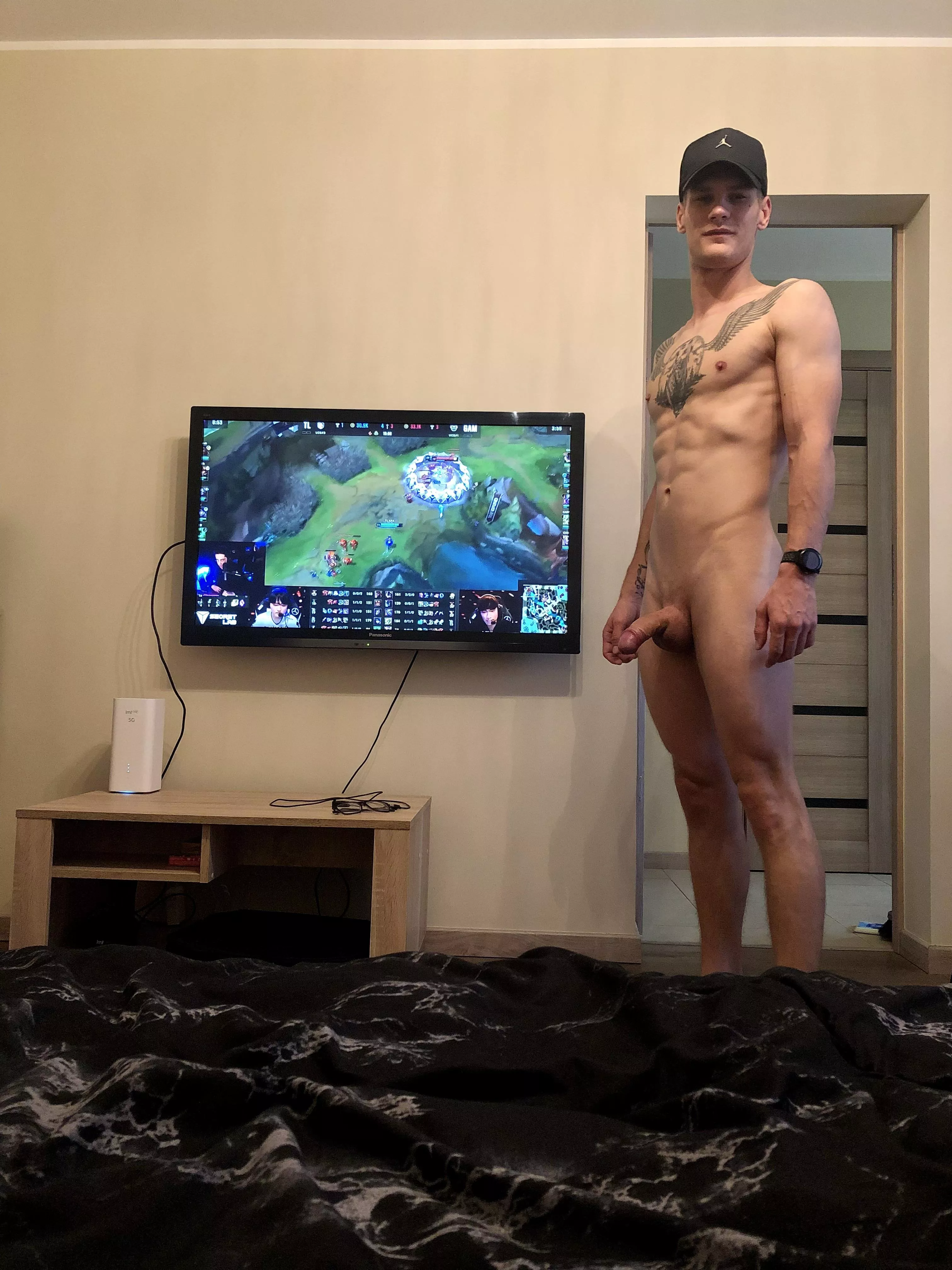 Let’s watch and see how will win the LoL World Championship!