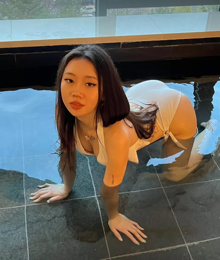 Many people say that pretty is on the inside. Lucky for me, I’m also pretty outside.