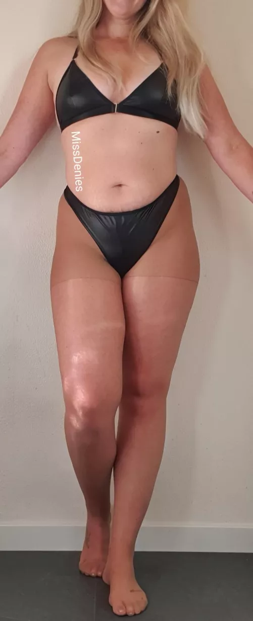 Me wearing my pantyhose! I ❤️ it!