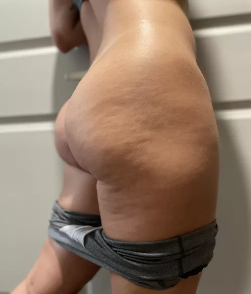 My coworker complimented how my ass looks in work pants, should I send him this ??