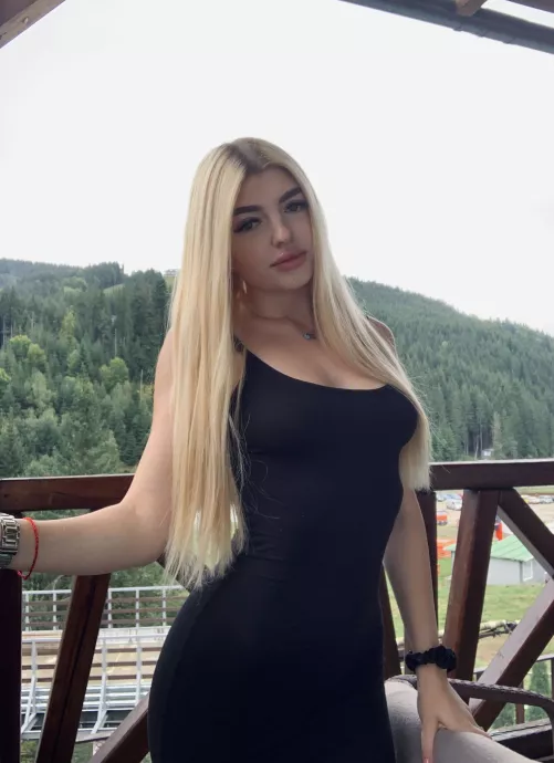 Nobody at my school knows how good im in this dress