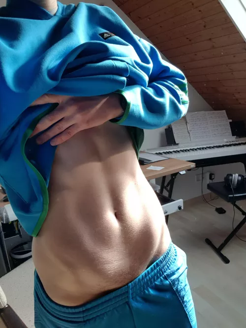 Oh no my pants seem to have slipped 😭