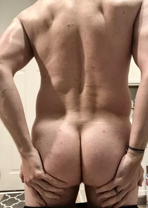 [32] I got a hell of an ass for a straight guy.