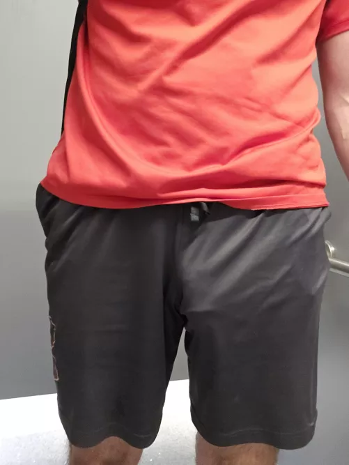 (40) Did you see me at the airport today?