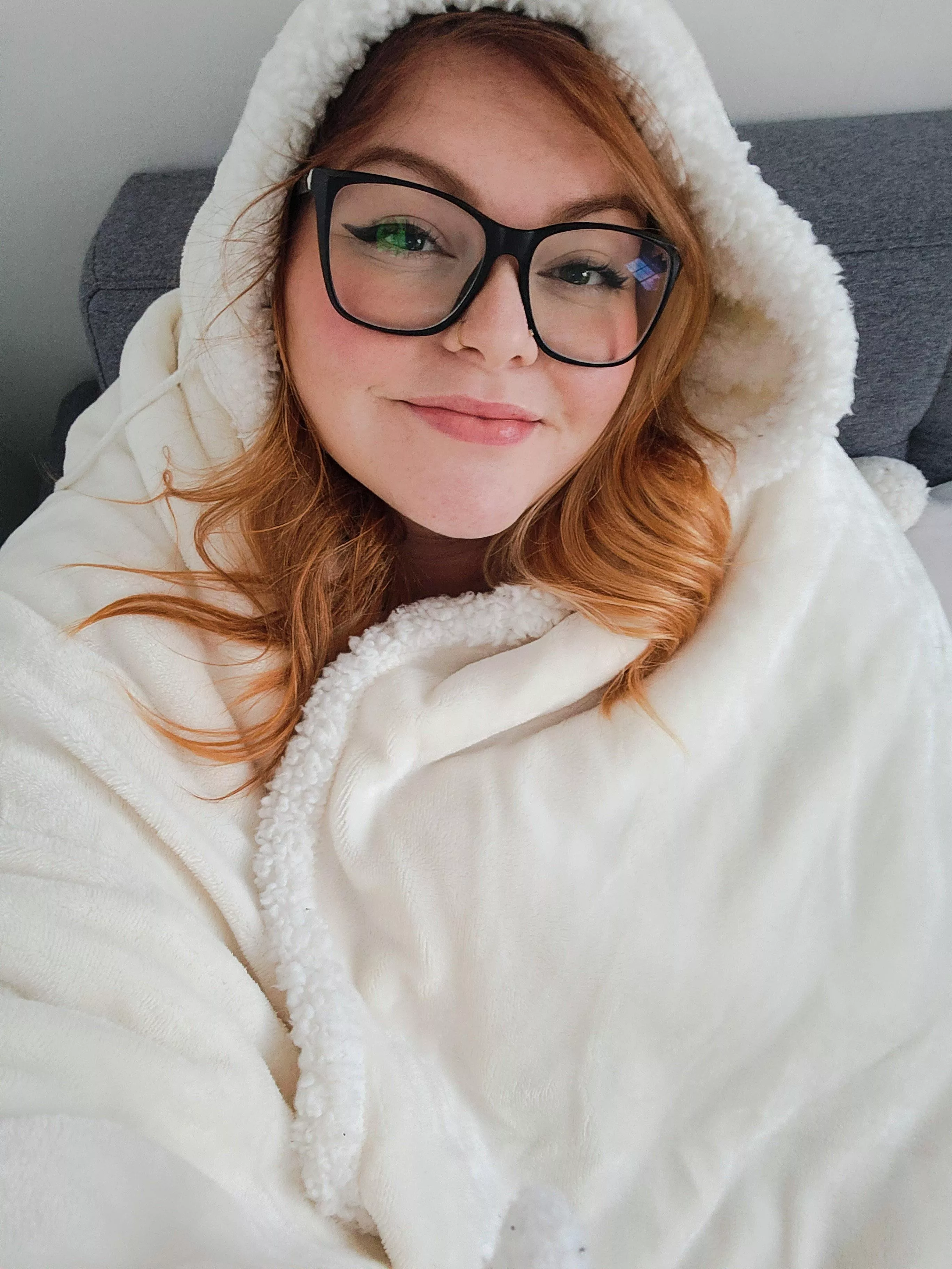 All blankets should have hoods like this 😊