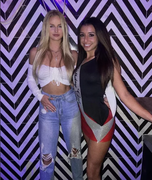 Blonde or brunette [2]