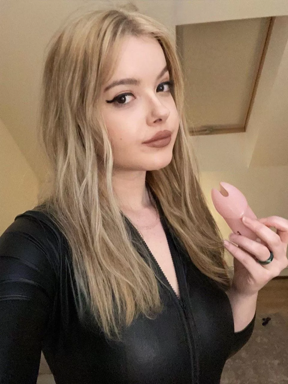 Bye mini dick, I’m going to lock for how long as I want to