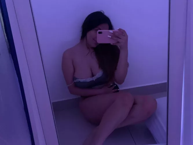 College fuck buddy material?