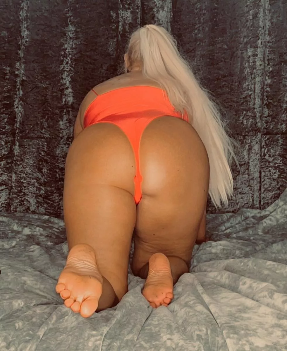 Fat ass, wrinkly soles