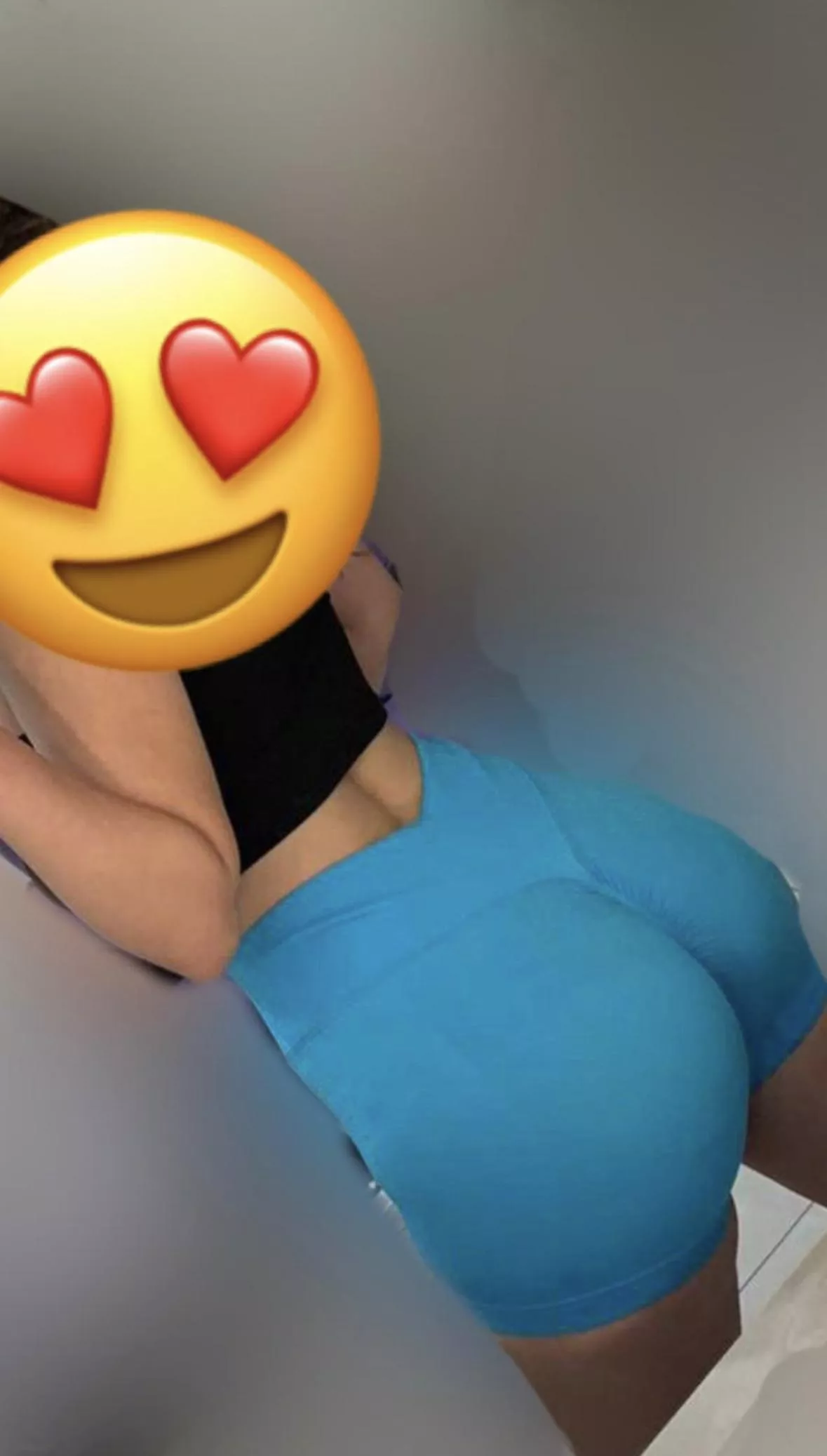 Felt like shearing my slutty blue leggings 😇, do you like it ?