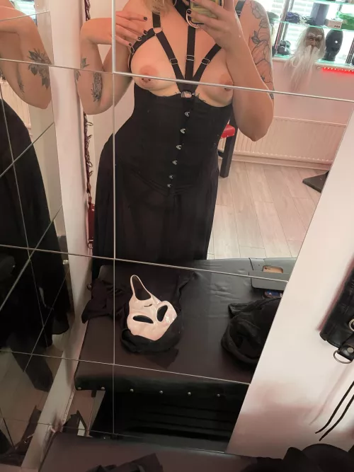 Ghost face deffo has nipple piercings