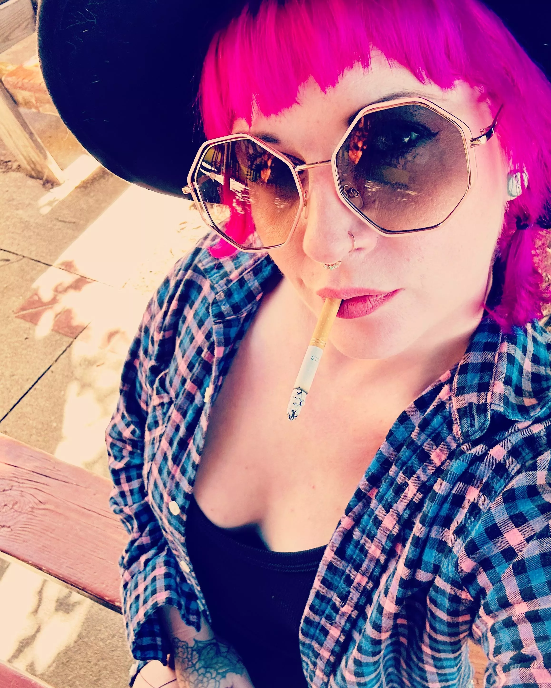 I love a smoke at the bar 😘