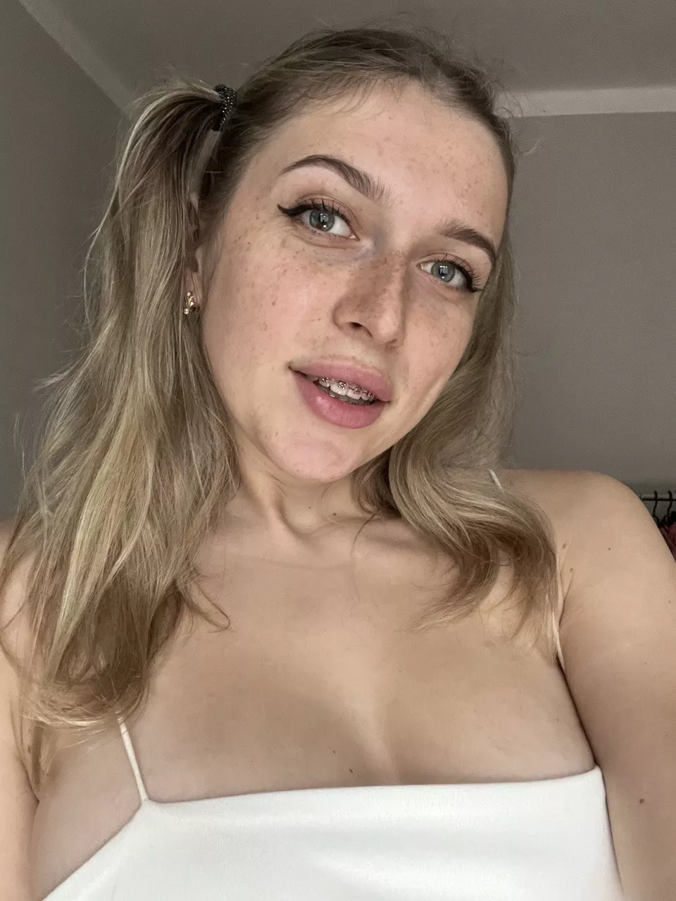 I only date guys who love freckles