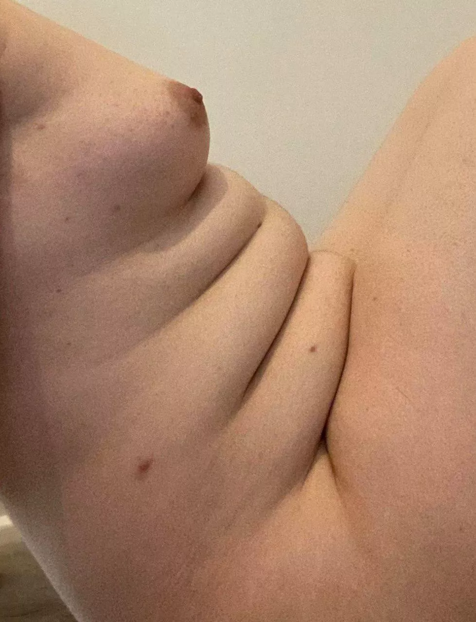 Itty bitty titties and a chubby tummy ☺️