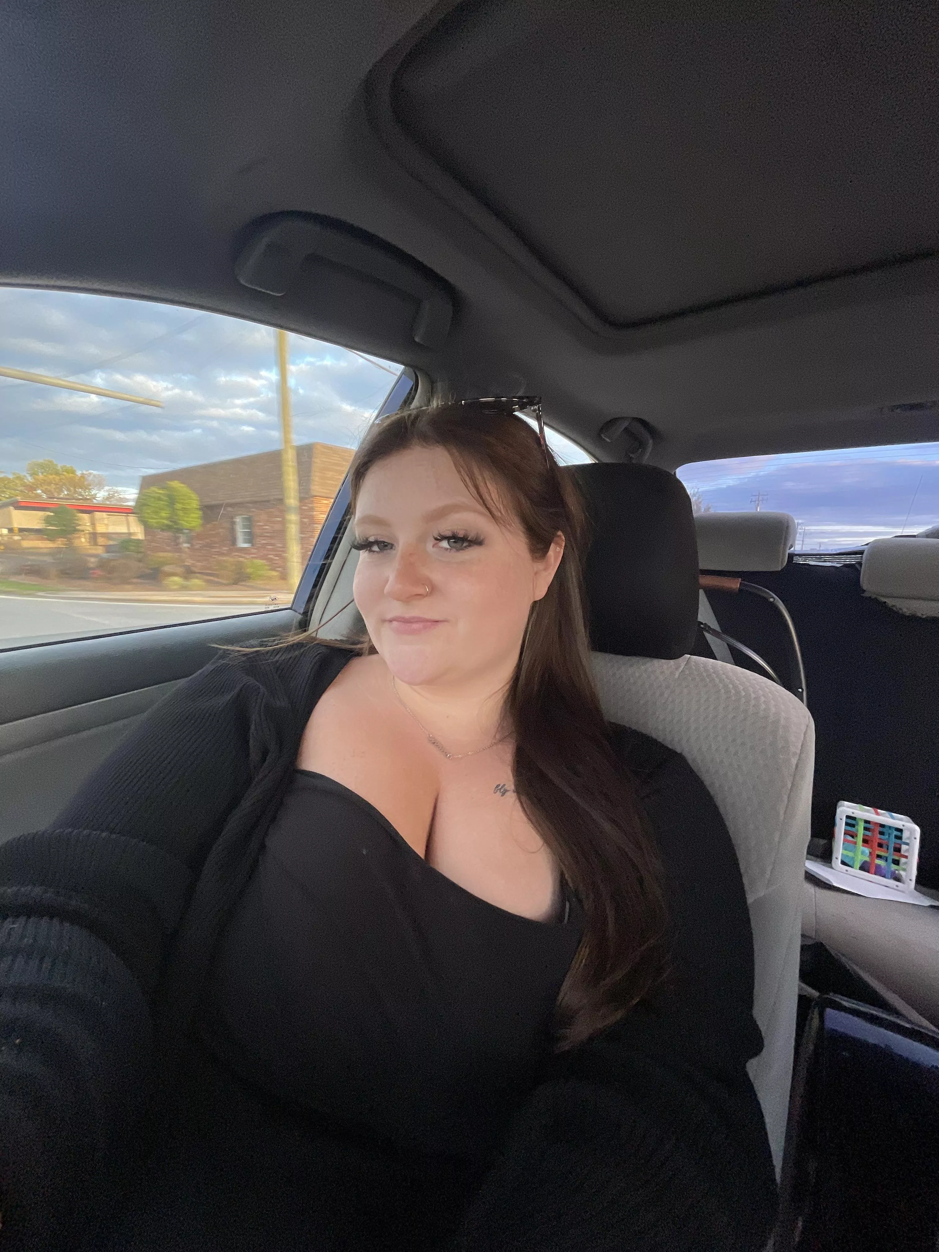 Just a sexy mama looking to make friends😏