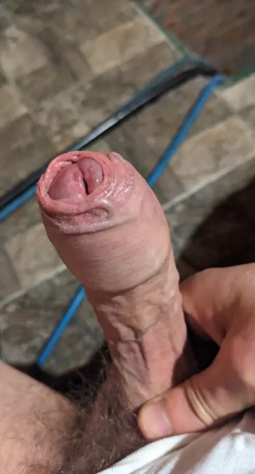 Masturbating in the garage 🥵