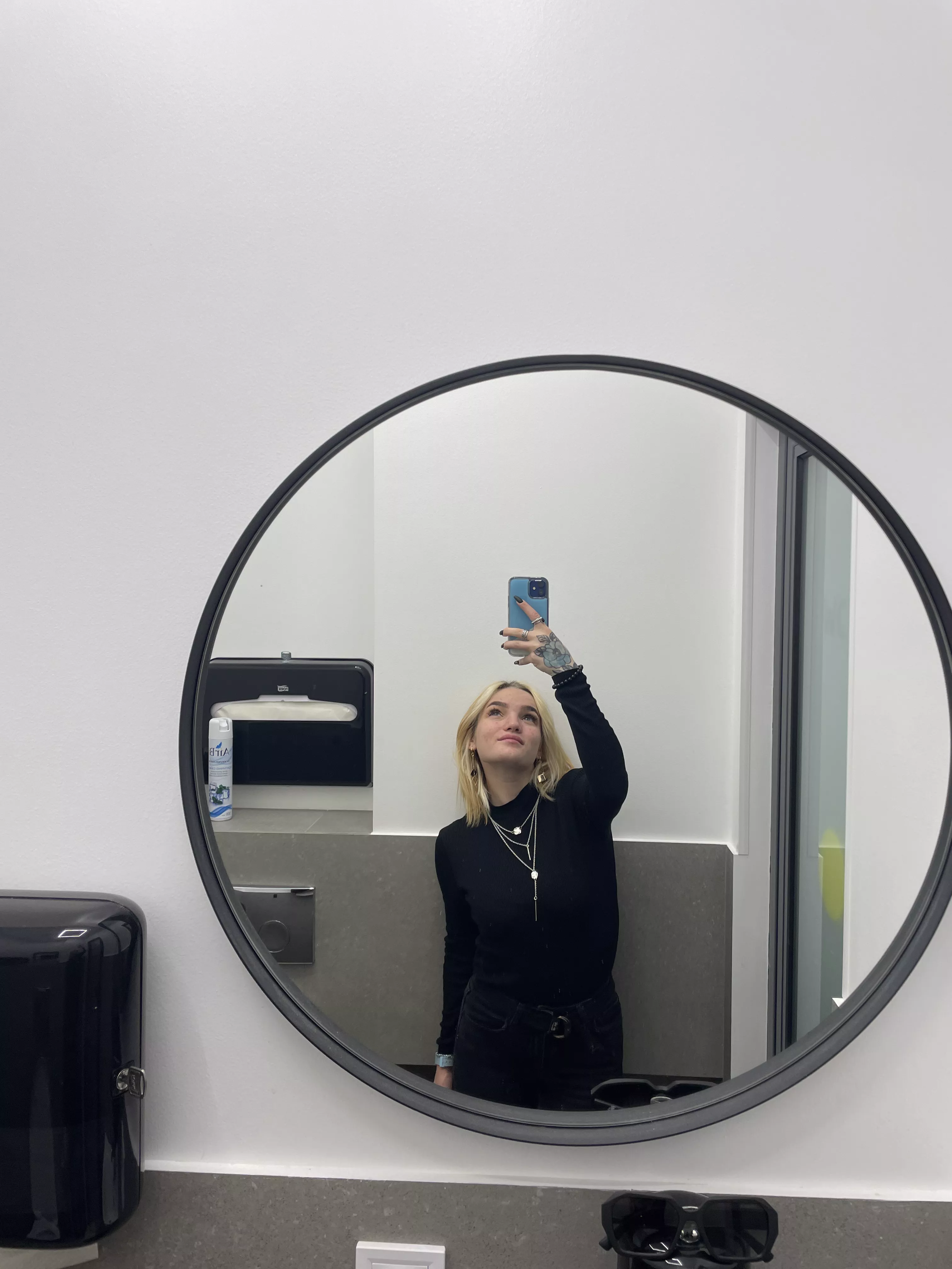 My first mirror selfie here :)