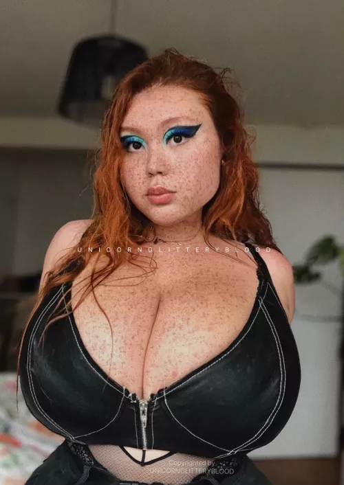[OC] what caught your eye first? my freckles or my cleavage?
