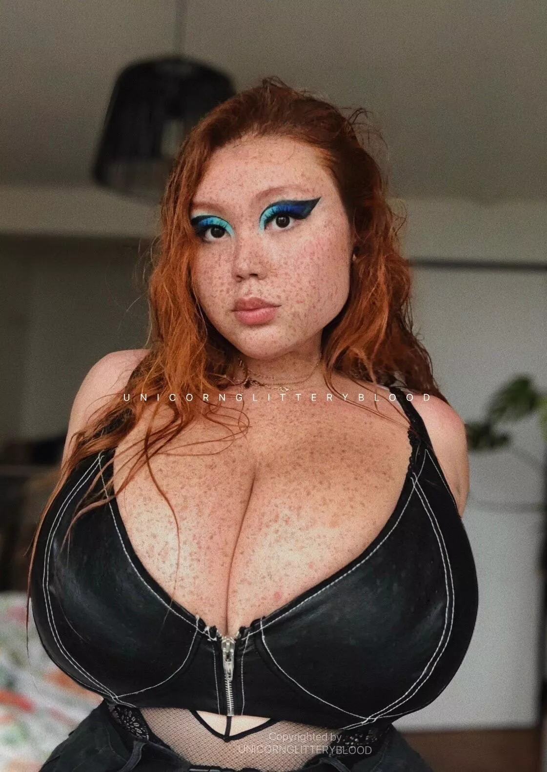 [OC] what caught your eye first? my freckles or my cleavage?