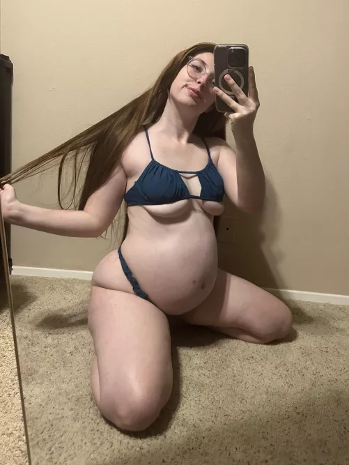 raise your hand if you like pregnant girls