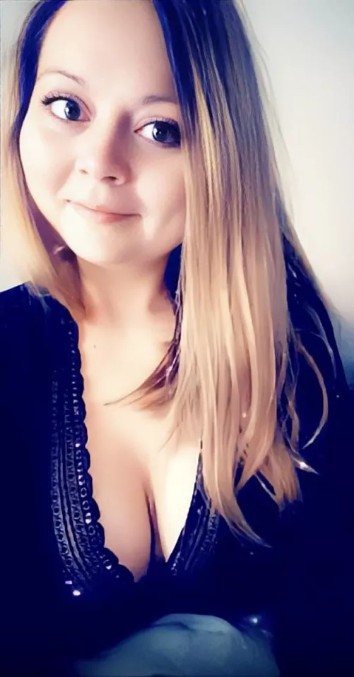 Taking a break but loving my followers cock for the first time!!