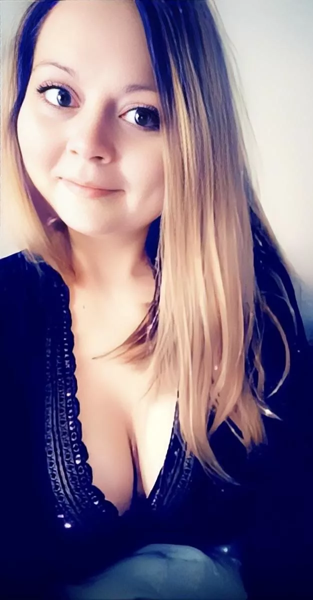 Taking a break but loving my followers cock for the first time!!