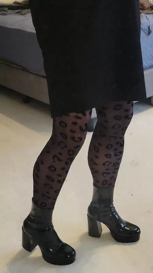 The chunkiest of green high heel boots!