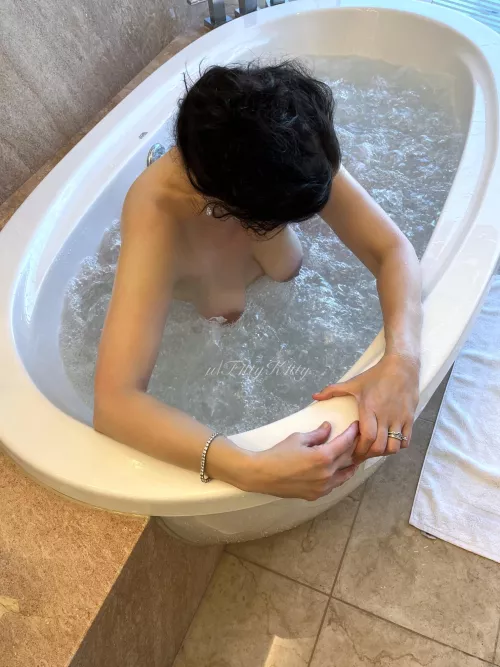 Water jets feel so good