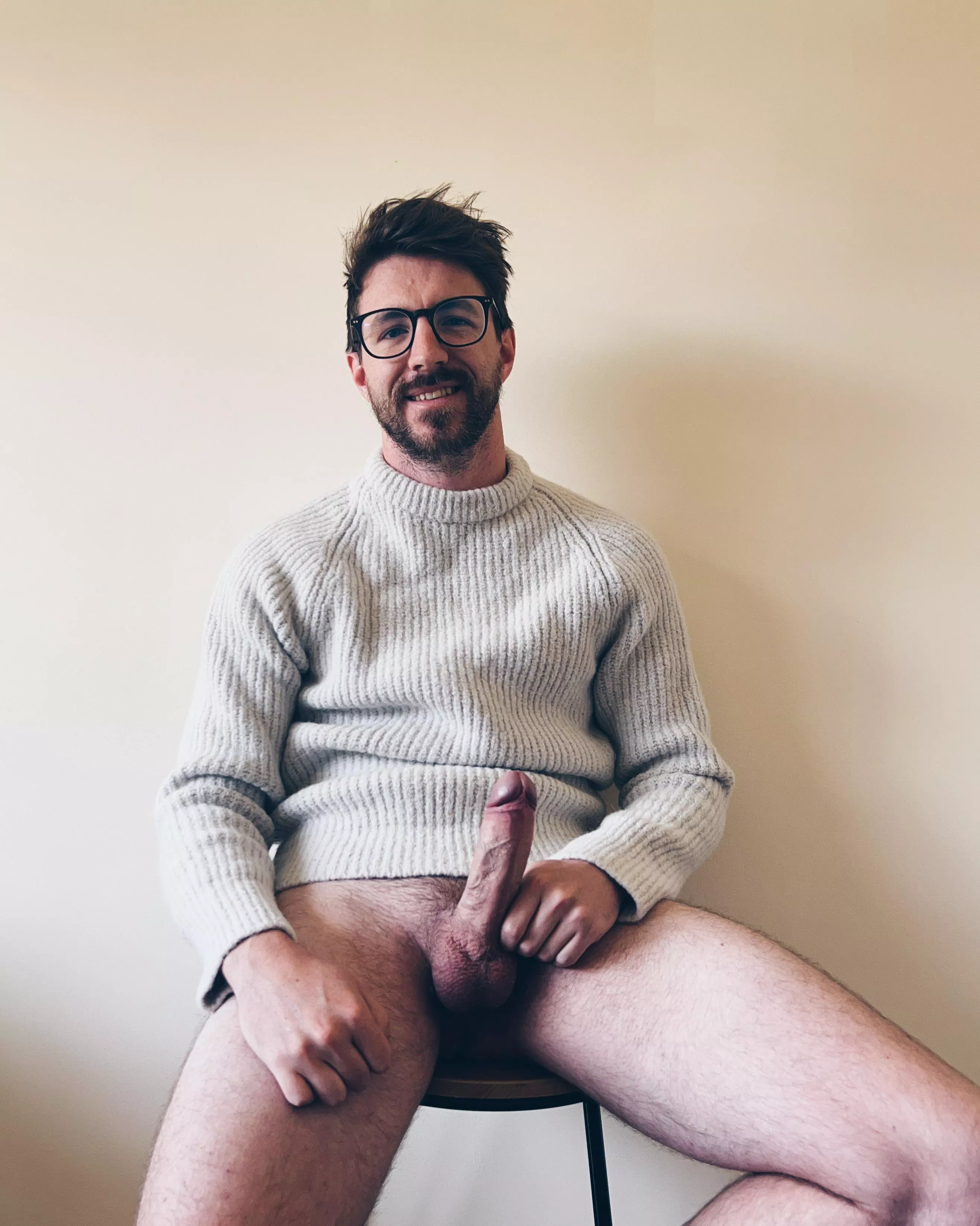 [32] This sweater is 50% Alpaca wool, 50% daddy material 😉