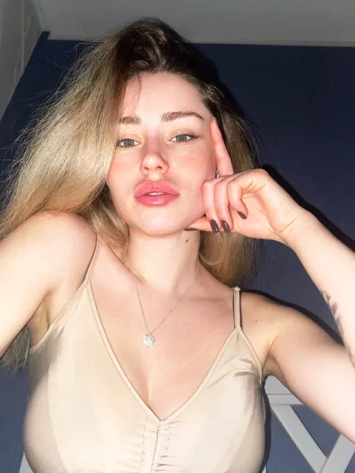 A selfie a day keeps the bad boys away, loving my glow this morning