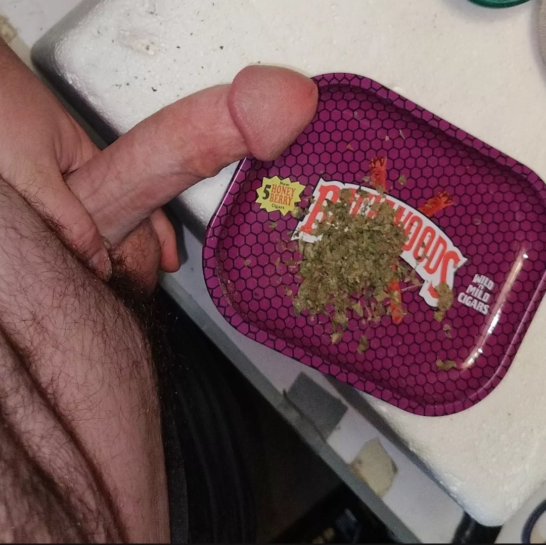 About to roll up and then s[m]oke 🍃