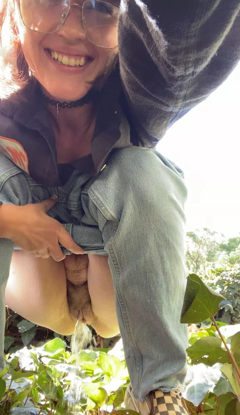 Always so happy to record myself peeing for you pervs 😈