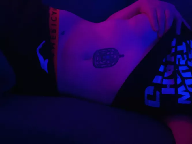 Butch bi trans girl feeling really good about my body rn 😇