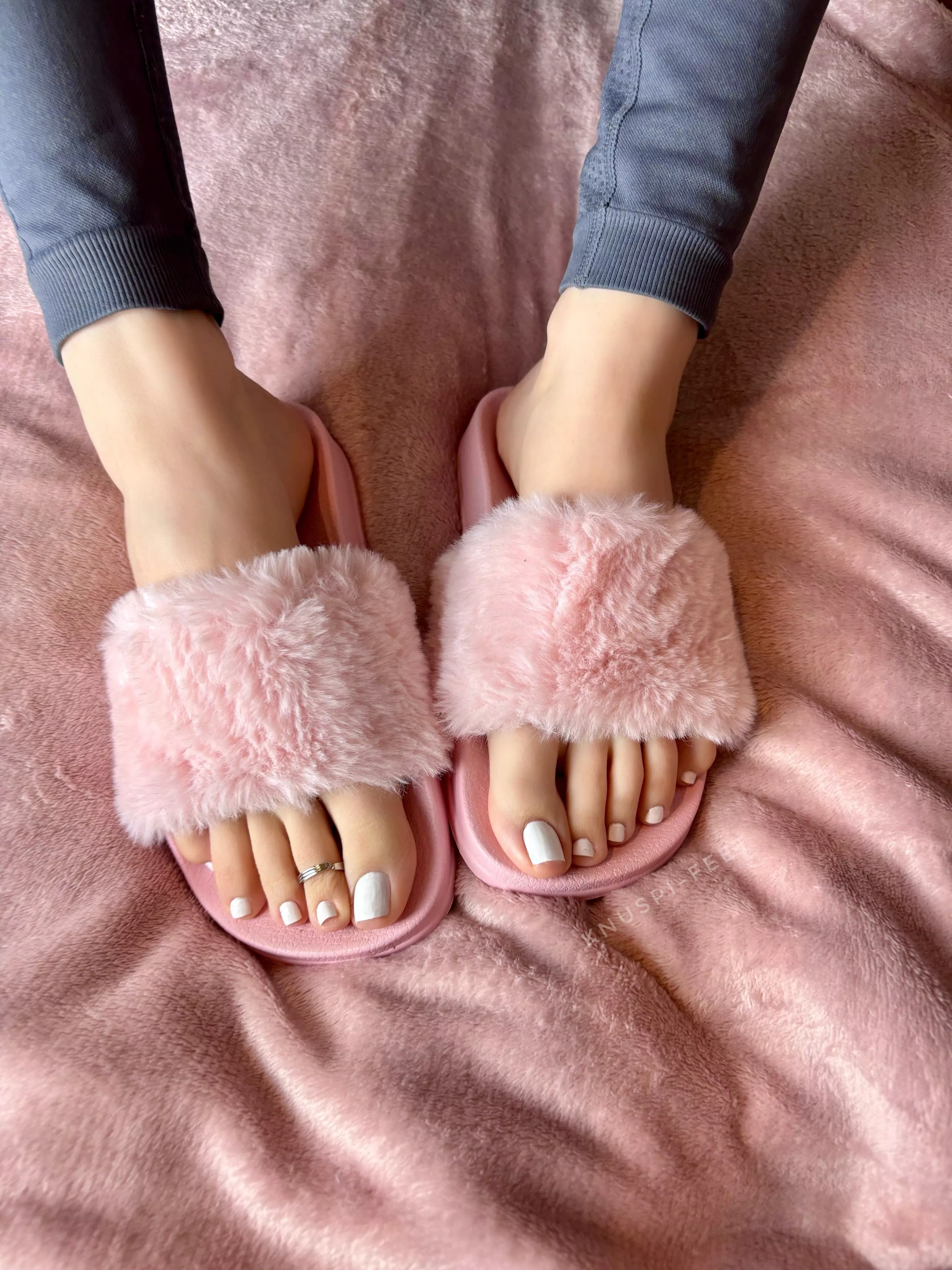 can’t say no to white nails, can you? 🤭🤍