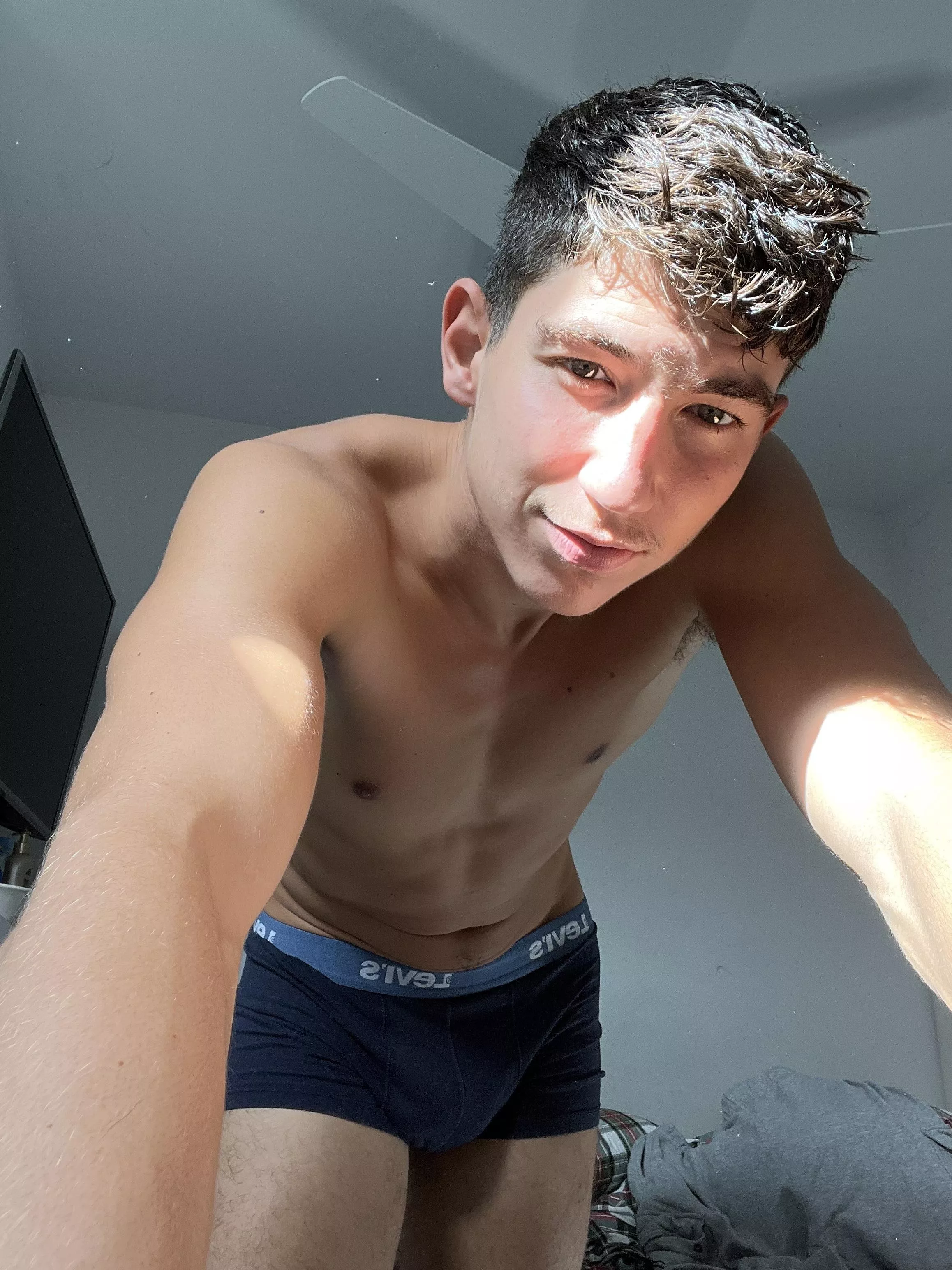 Do you preffer my boxer o my face?🥵