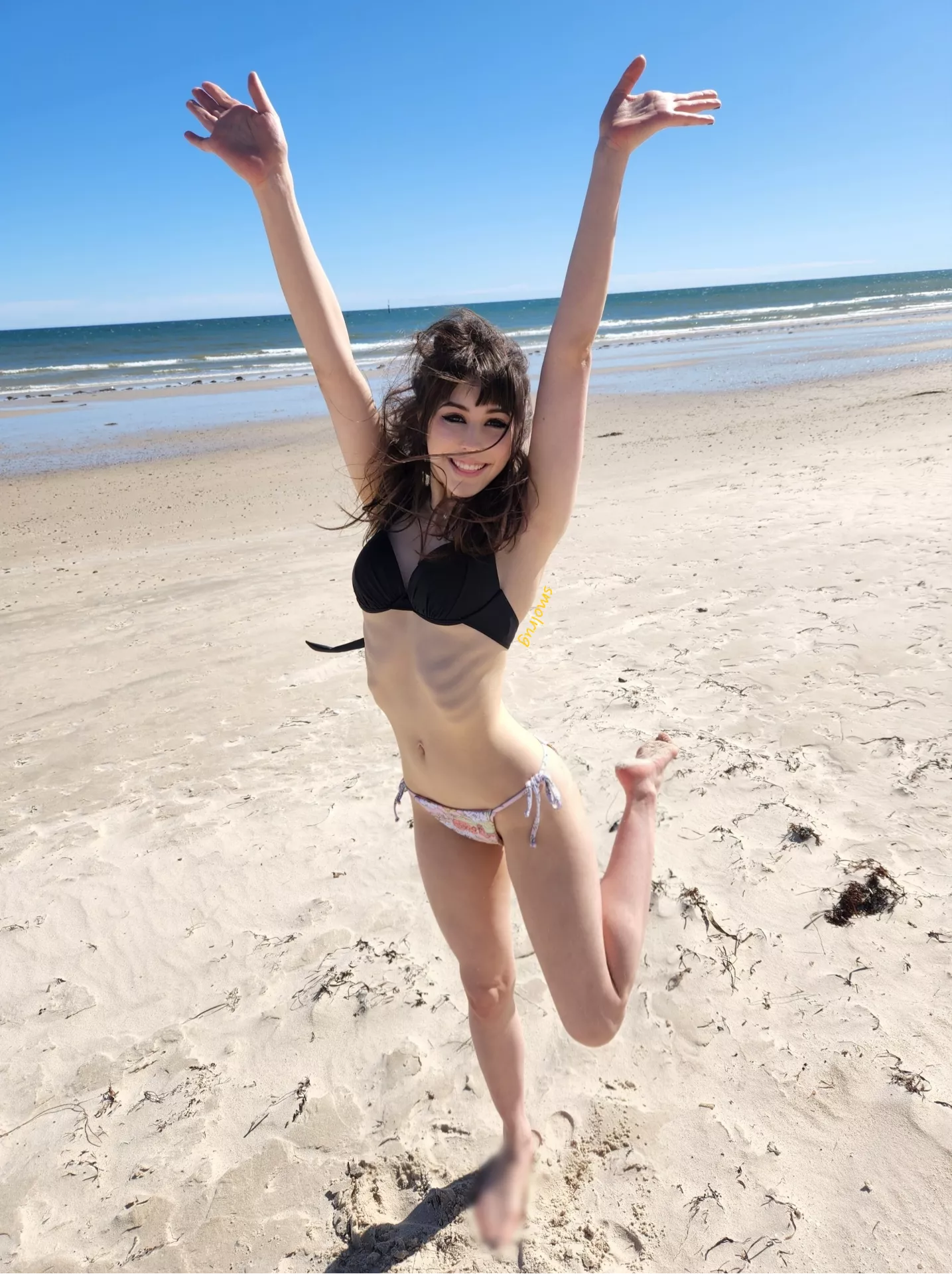 [f] smol and portable you can even carry me to the beach ☀️