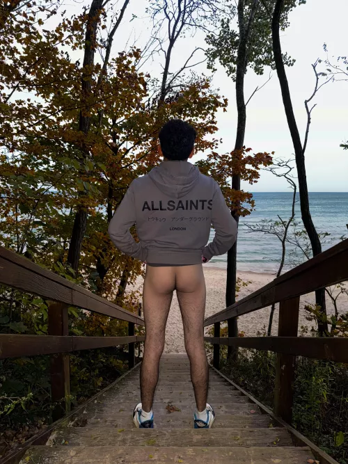 Got completely naked and jerked off at this public beach 🤫🥵