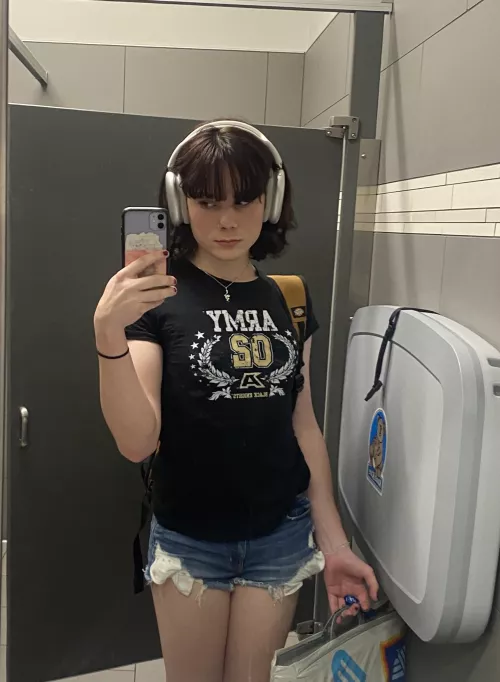 gotta have the sluttiest fit at the grocery store!!