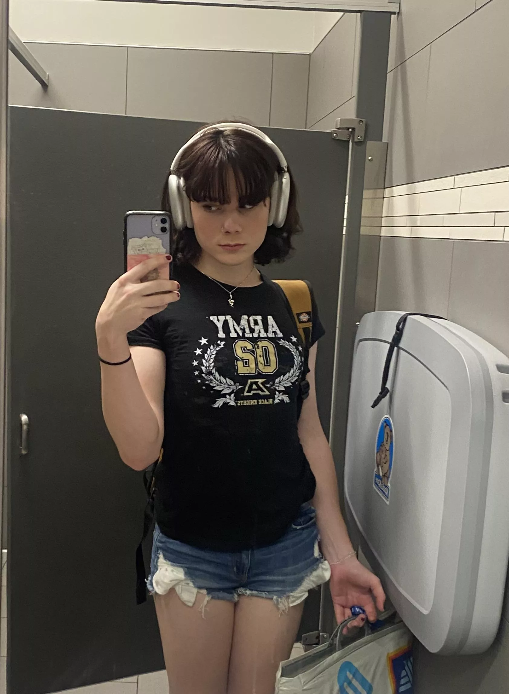 gotta have the sluttiest fit at the grocery store!!