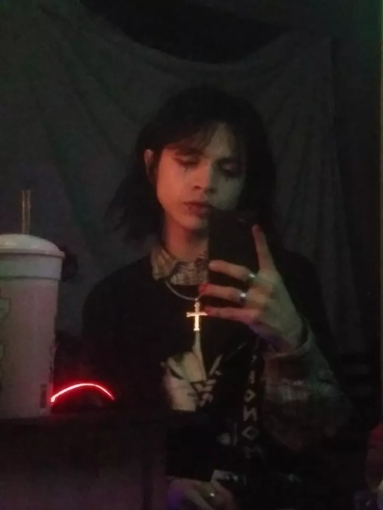 hey! im back on Patreon! https://www.patreon.com/ale420 < come to see me :33