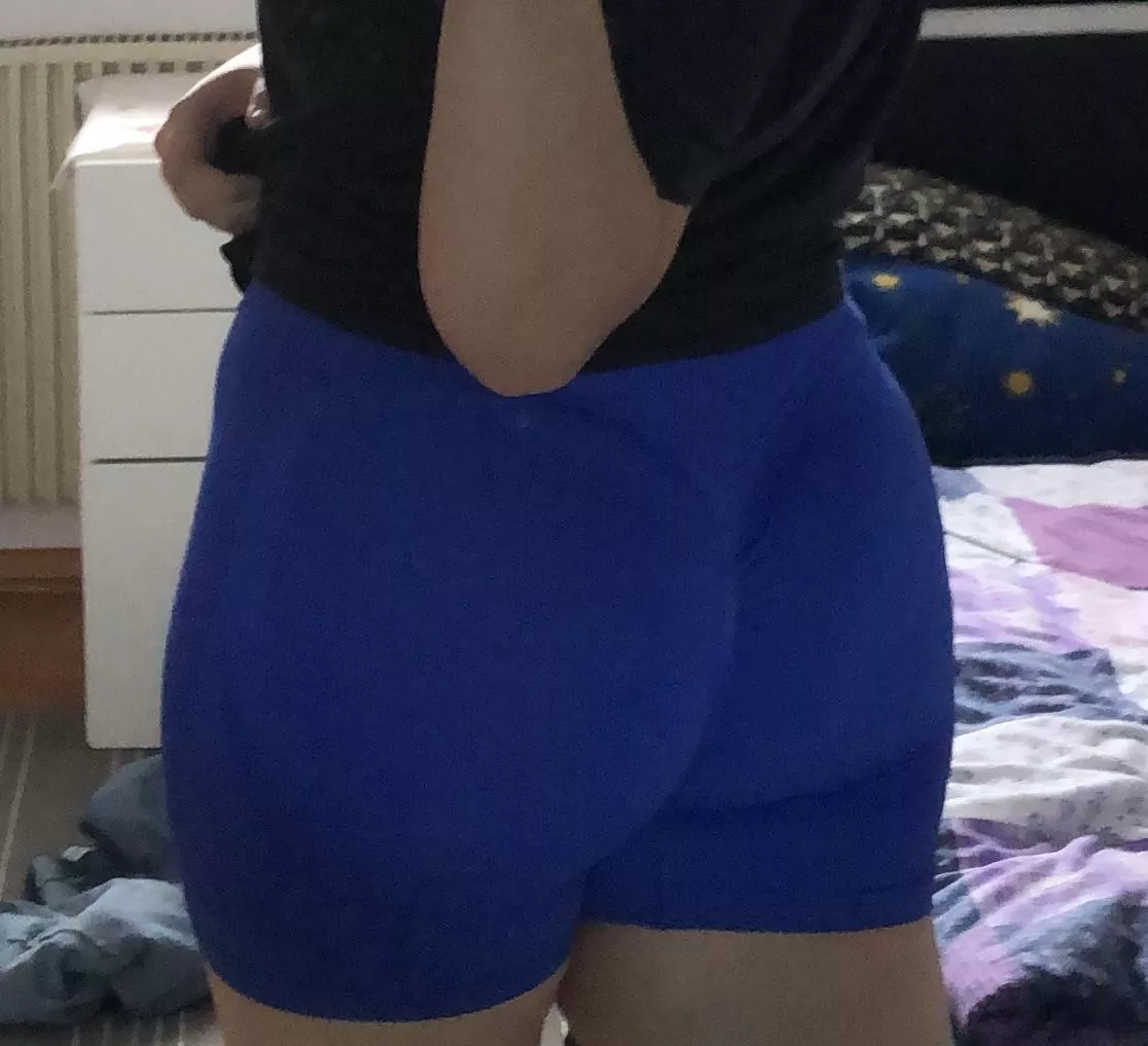 hey w das sind meine neuen geilen leggins :)